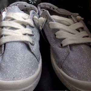 Girls size2 Lollie lace up tennis shoe